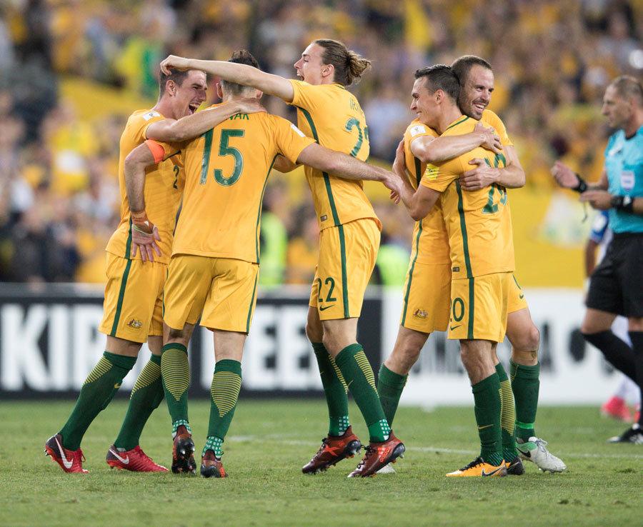 第10个亚军，申花上次拿到中国足球顶级联赛冠军还是30年前（申花第10次屈居亚军，距上次顶级联赛夺冠已30年）