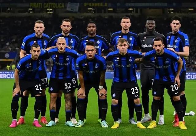 巴西队在阿森纳基地训练，安切洛蒂与阿尔特塔会面并合影（巴西队赴阿森纳基地训练，安切洛蒂与阿尔特塔相会合影）