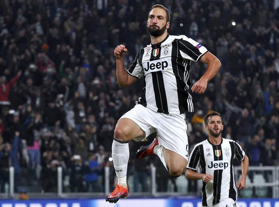 阿斯：阿拉巴正等待皇马的商讨电话，但俱乐部不着急与他续约（阿斯：阿拉巴静候皇马来电洽谈续约，俱乐部并不着急）