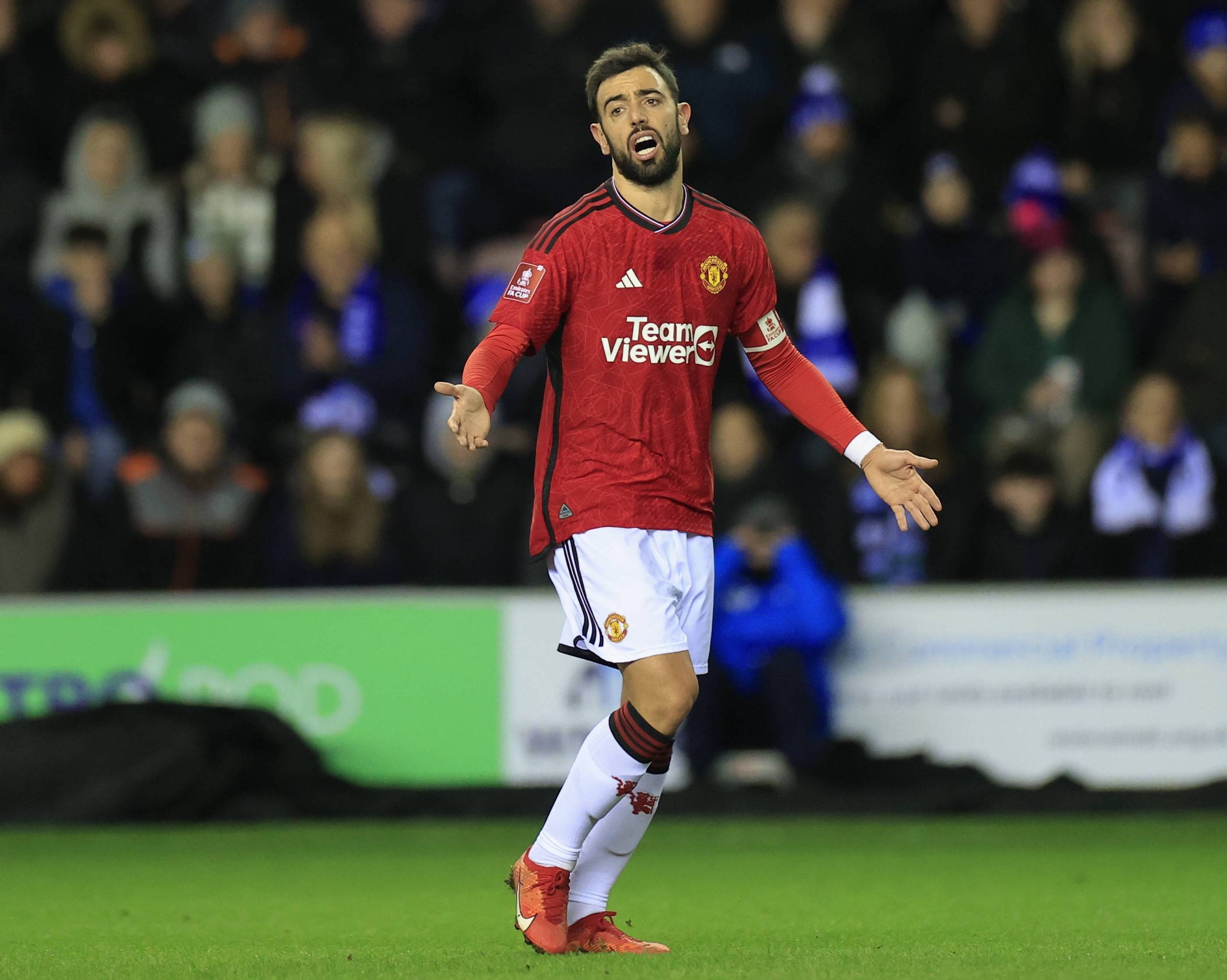 队报盛赞维蒂尼亚：他是巴黎的节拍器和新一代中场的完美代表（《队报》力赞维蒂尼亚：巴黎中场的节拍器，新生代的标杆）