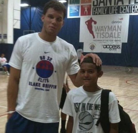 凌空斩世界波，王燊超当选中超官方第29轮最佳球员（世界波凌空破门，王燊超荣膺中超第29轮官方最佳球员）