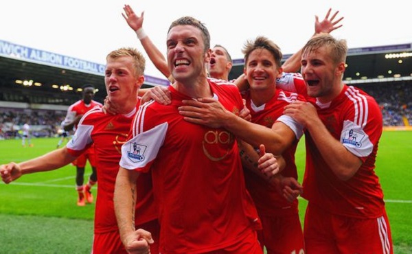 孙兴慜调侃范德芬：你那个一条龙进球比我的更精彩吗？（孙兴慜笑问范德芬：你的长途奔袭破门更胜我一筹吗？）