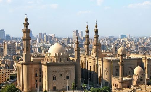 詹姆斯背后传球制造得分机会（詹姆斯背后妙传创造得分良机）