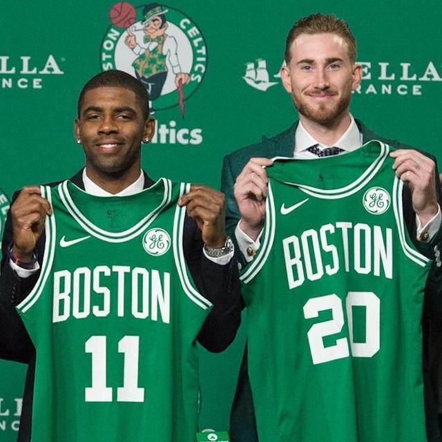 川普狂喜，乡下人乐队将在世界杯抽签仪式结束后表演《YMCA》（川普喜上眉梢：世界杯抽签落幕后，乡下人乐队将献唱《YMCA）