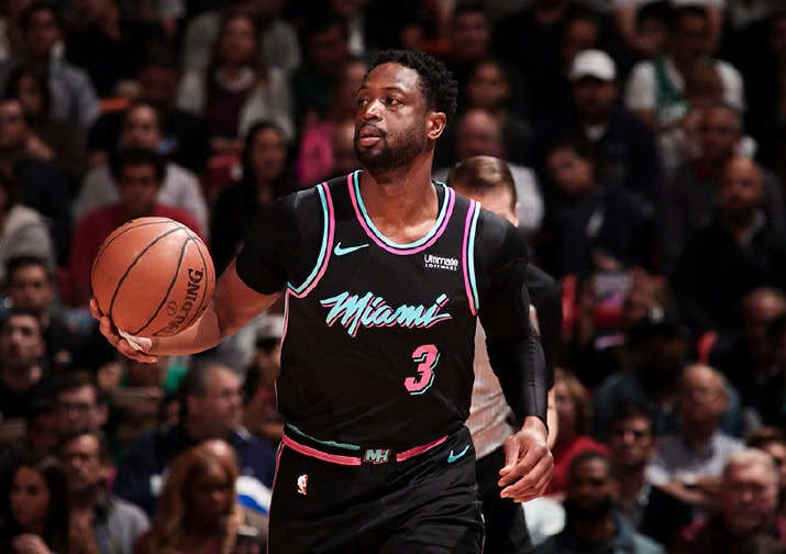 莱万传记：巴萨曾要求停止进球，不然需付给拜仁250万奖金（传记披露：巴萨曾劝莱万暂缓进球，否则将向拜仁支付250万奖金）