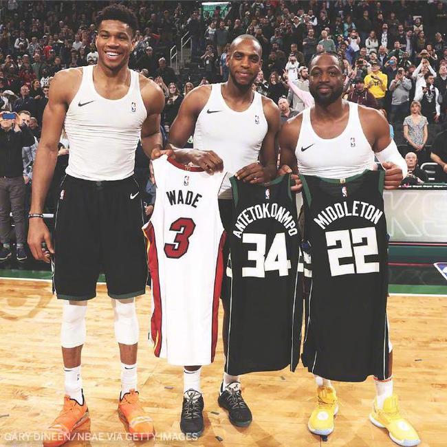 把青岛西海岸的口号带到诺坎普球场！战斗青岛队！ ...（让青岛西海岸的口号响彻诺坎普，战斗吧青岛队！）