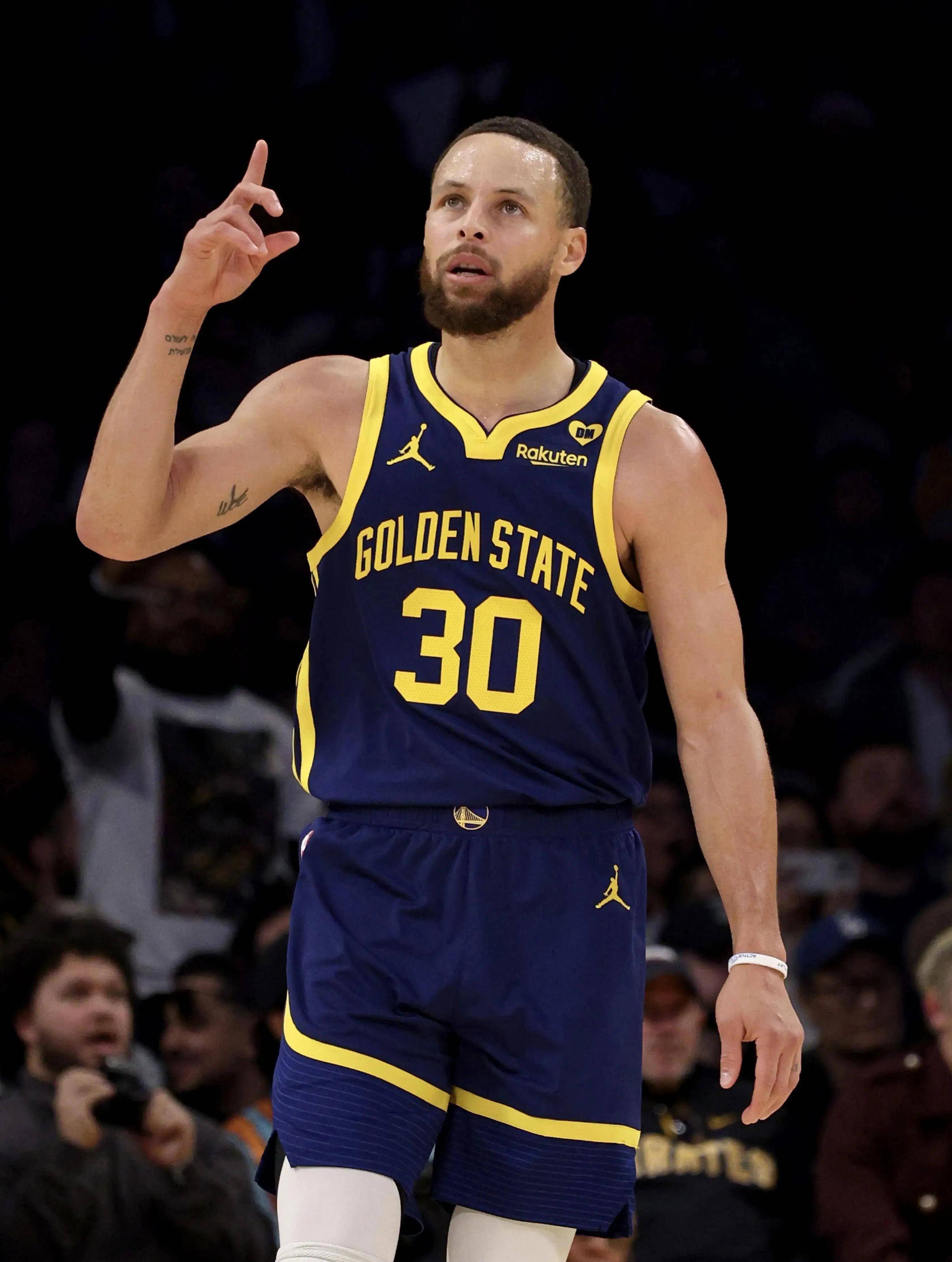 东体：申花主力赛季中后期身心疲劳，阵容一直是“明牌”状态（东体：赛季中后段申花主力身心俱疲，阵容长期处于明牌状态）